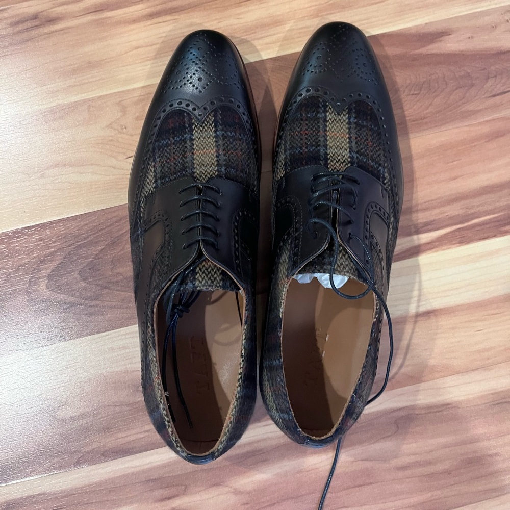 Taft Wallace shoe in Brown Tartan. Size 11 Men’s. Brand new in box.